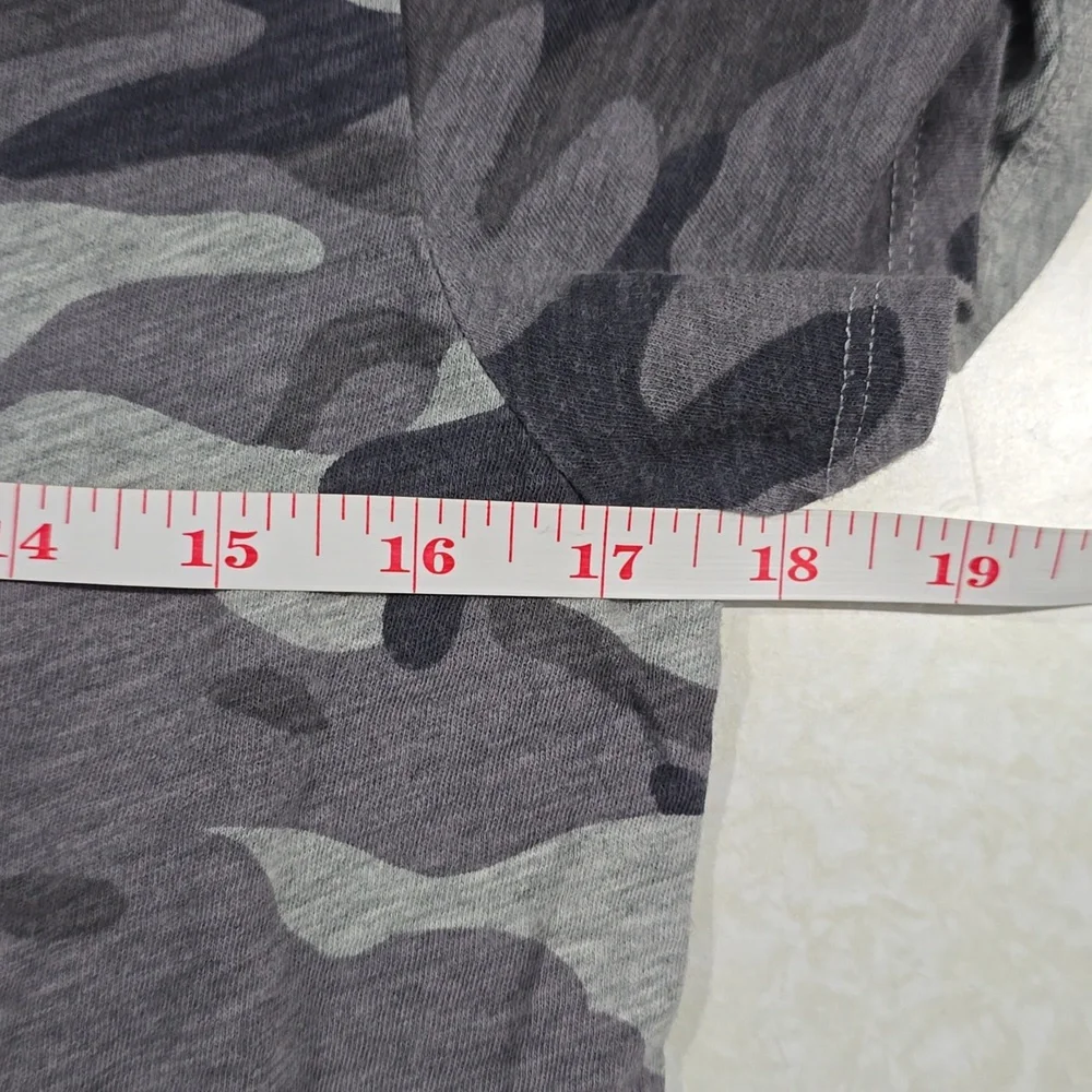 Old Navy Gray Crop Fitted Short Sleeve T-Shirt Size Small‎